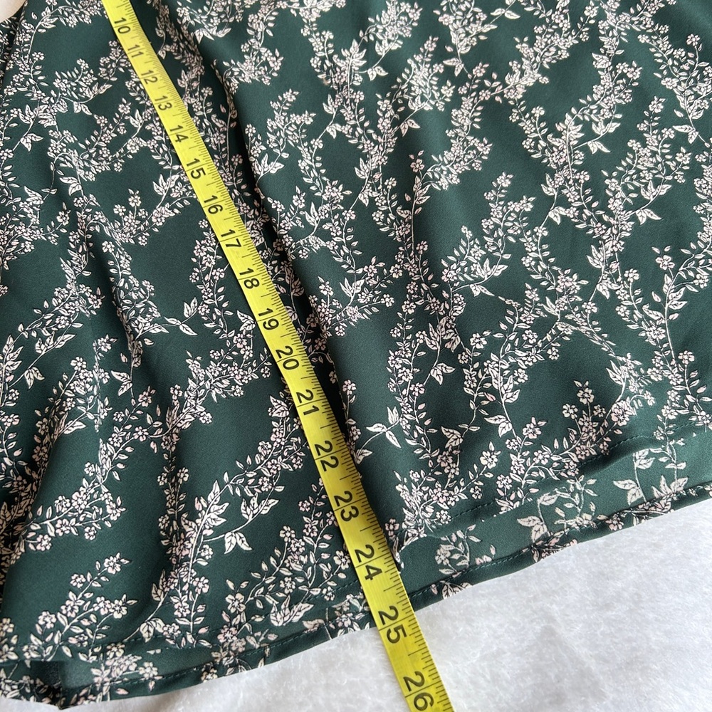 BCBGMaxAzria Spruce Green Strappy
Floral Camisole Top - Picture 13 of 13